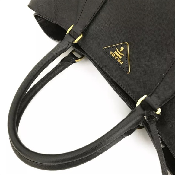 LAST CHANCE OFFER HAS BEEN MADE!!Prada Saffiano leather. Near mint condition!! I - Picture 6 of 14